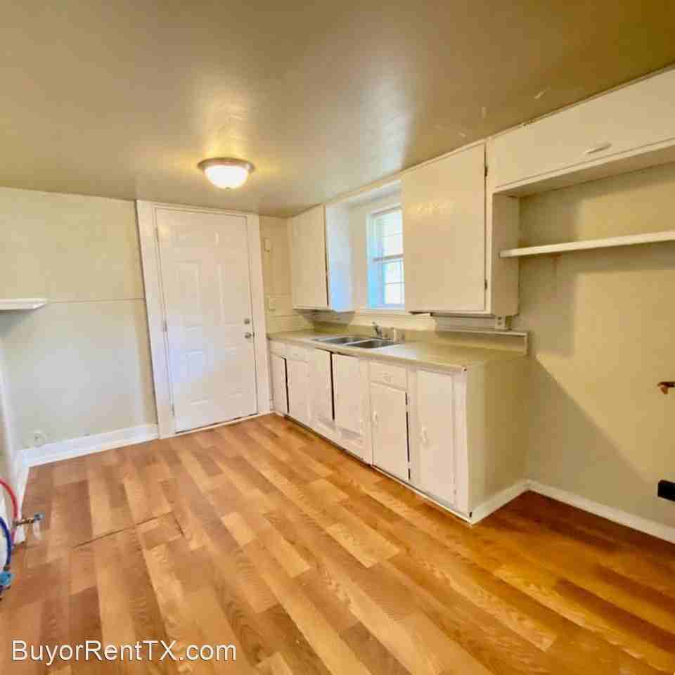 1807 Wausau Ave - Photo 3 of 6