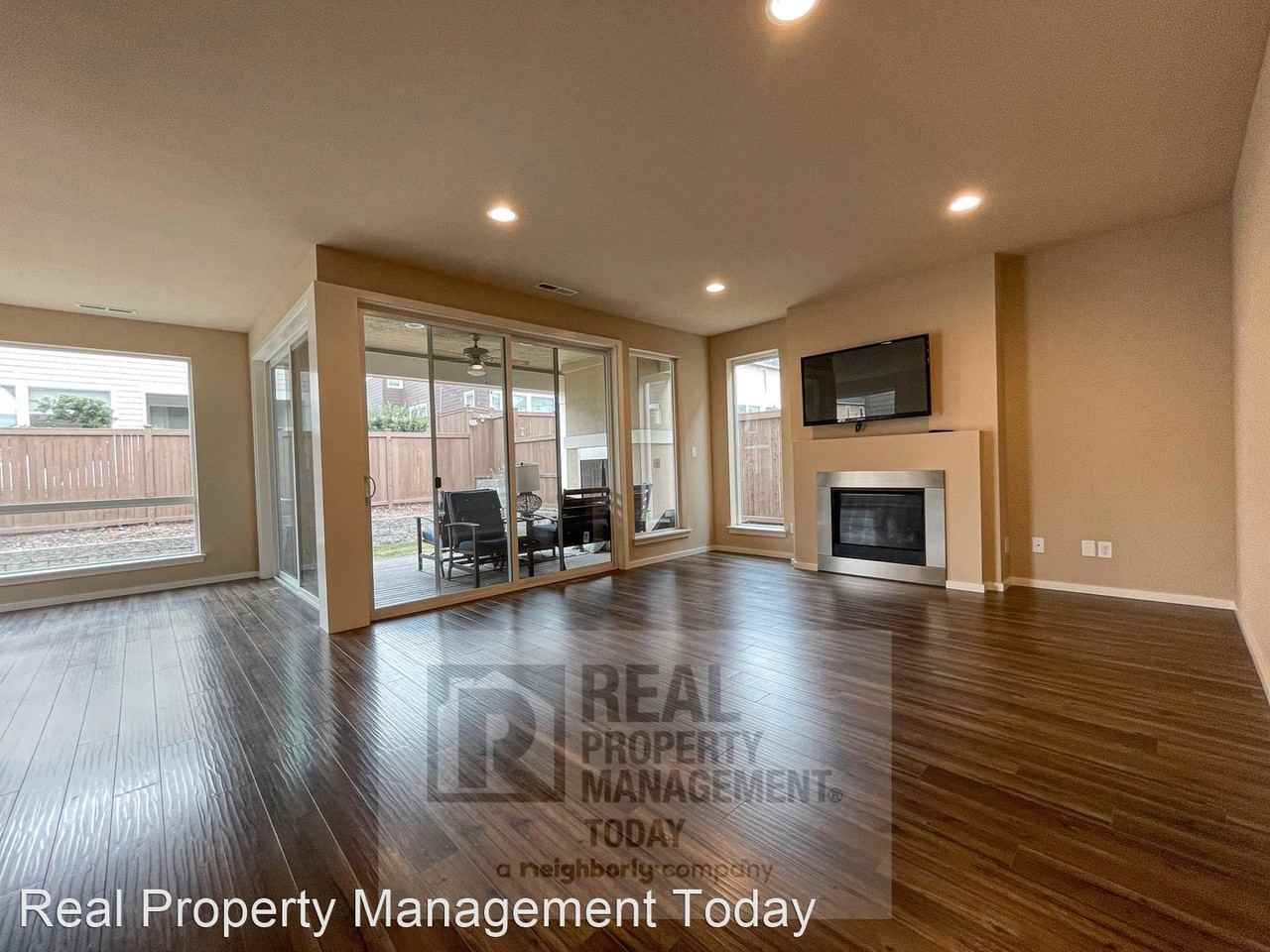 5534 Elaine Ave Se - Photo 3 of 11