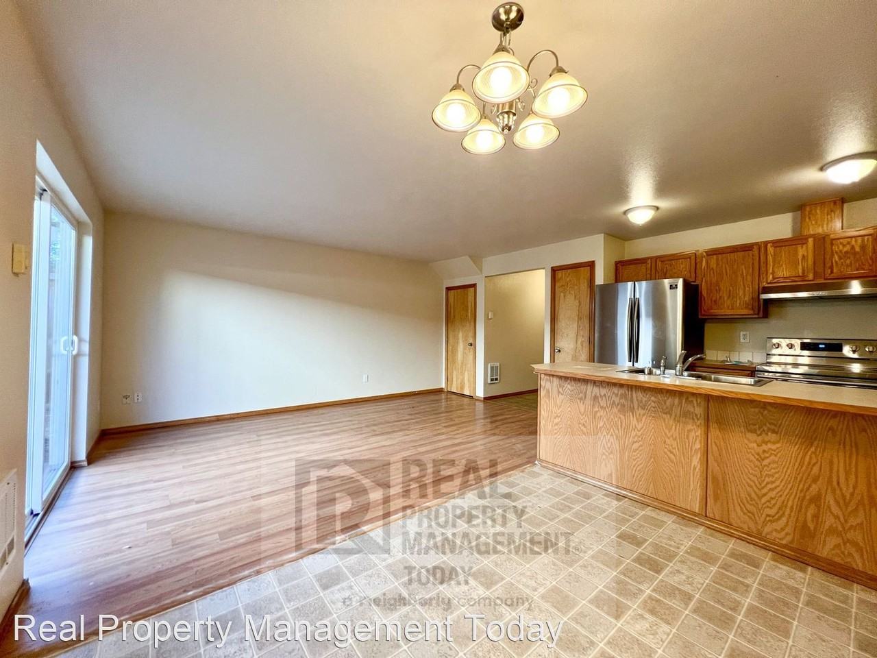 3507 S 43rd St - Photo 2 of 15