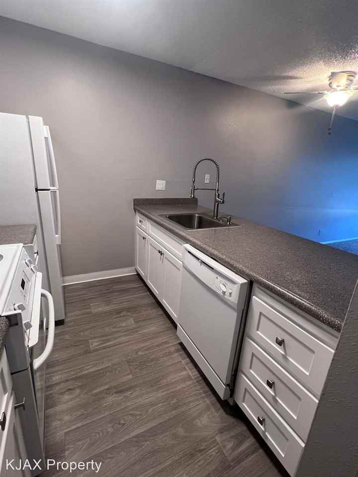 The Elms Apartments at 28th St - Photo 3 of 50