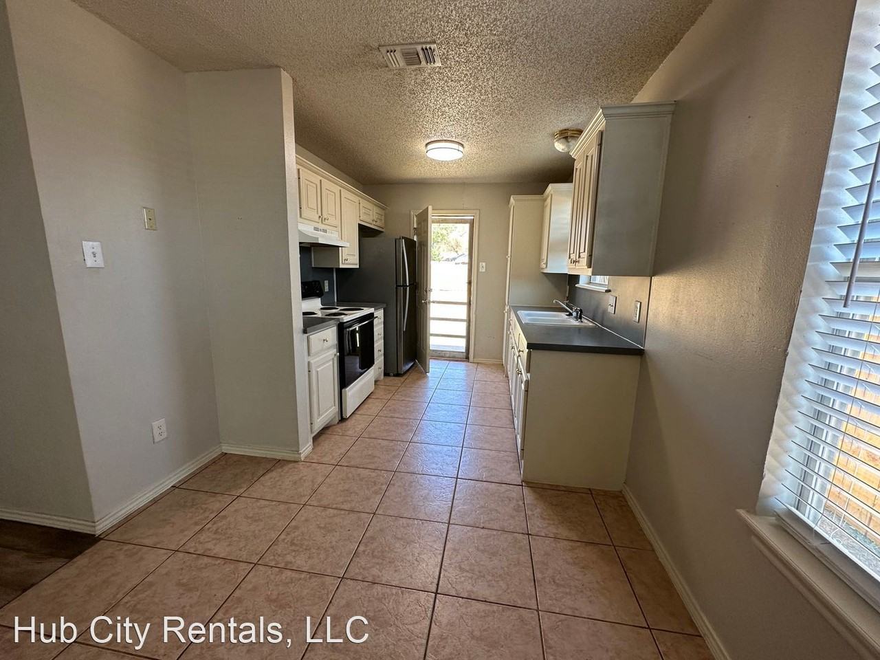 528 42nd St - Photo 3 of 9