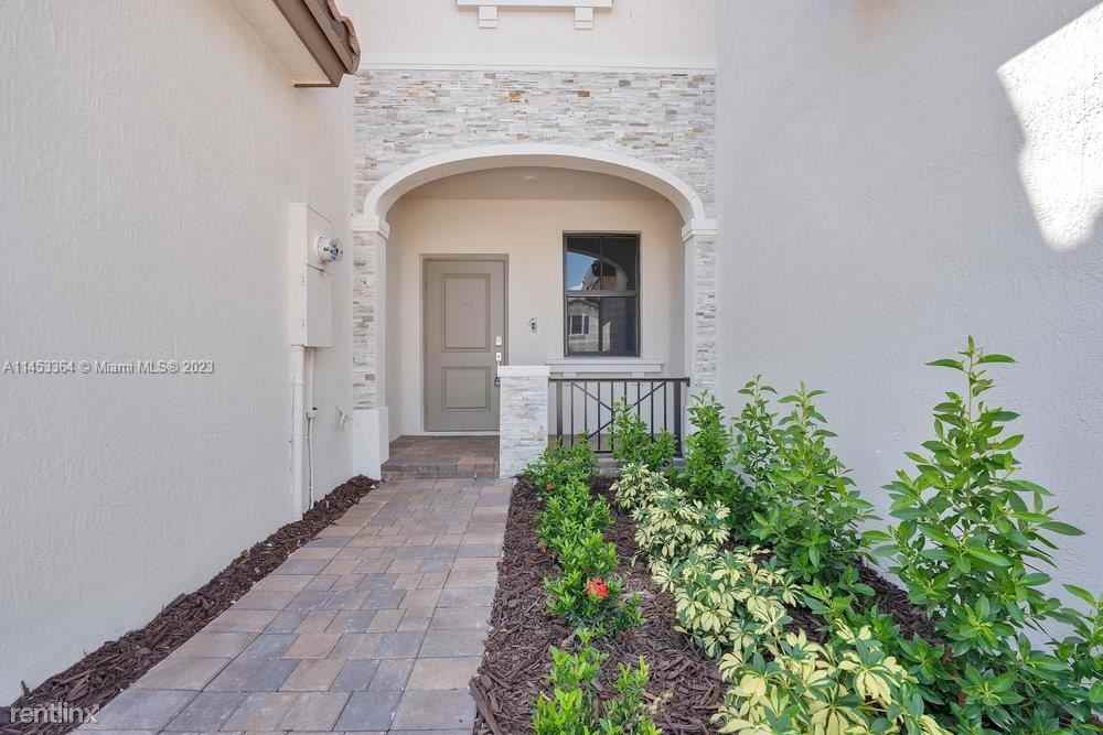 11926 Sw 247th Ter - Photo 2 of 27