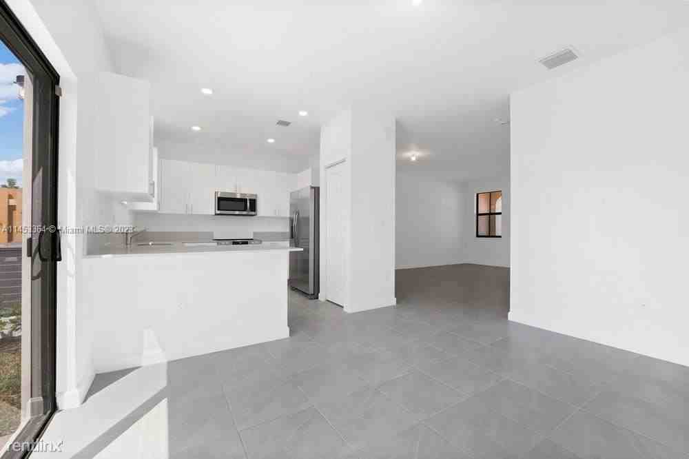 11926 Sw 247th Ter - Photo 3 of 27