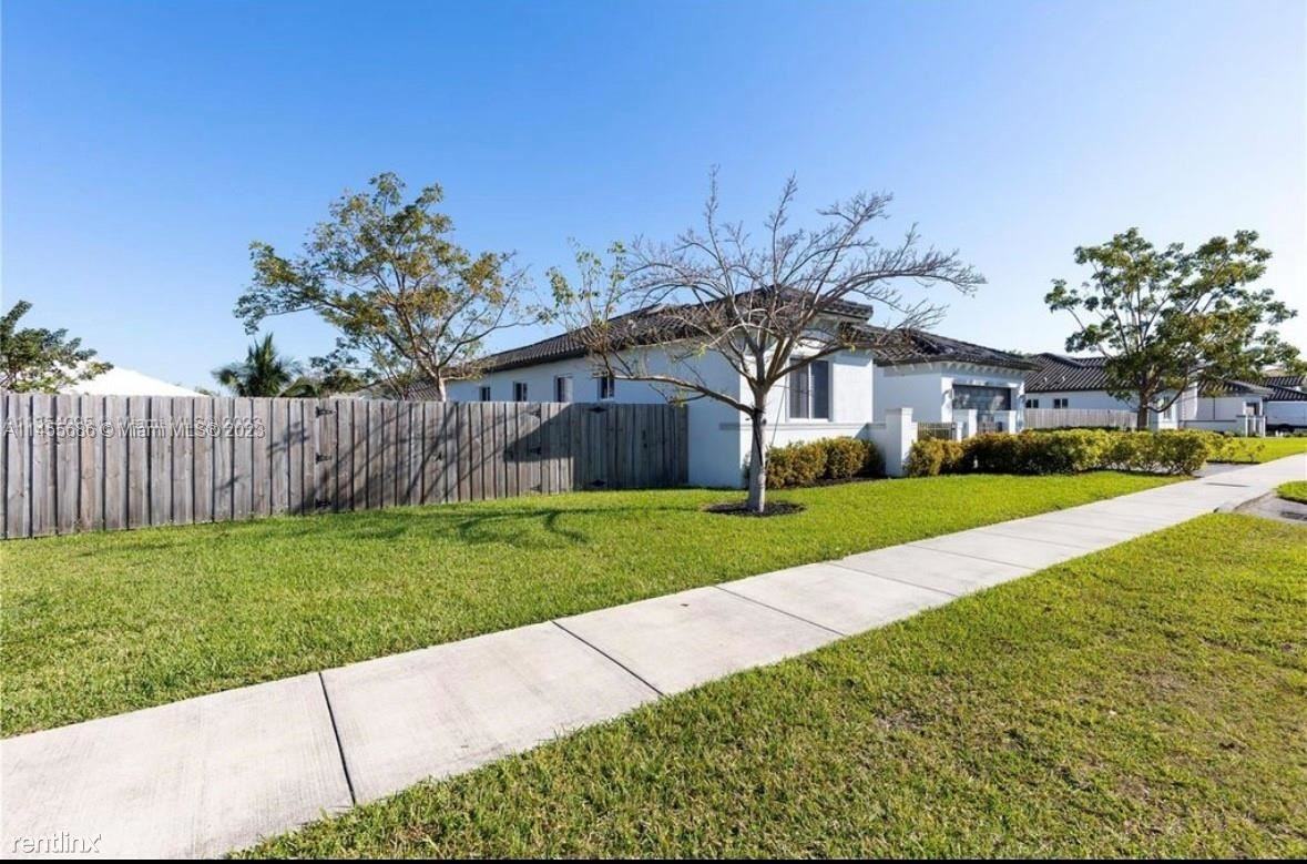 9341 Sw 174th St - Photo 2 of 11
