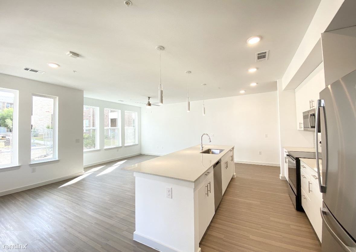 10748 E Crystal Falls Pkwy - Photo 2 of 8