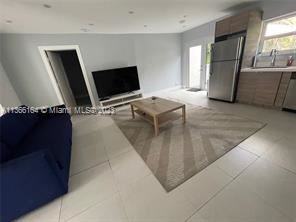 825 N 26th Ave - Photo 2 of 6