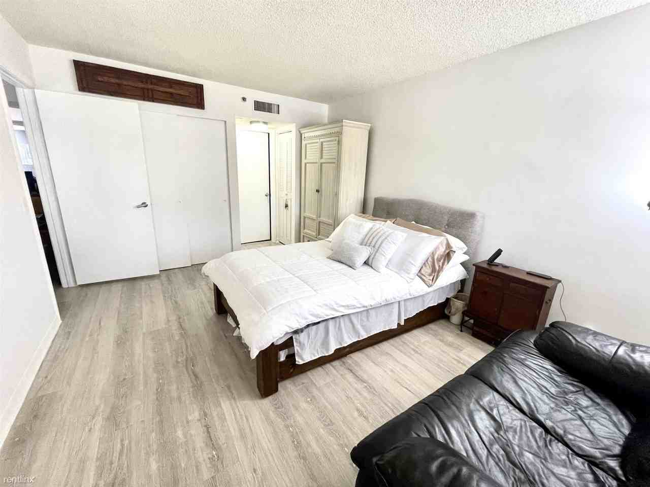 201 Racquet Club Rd #201 - Photo 2 of 7