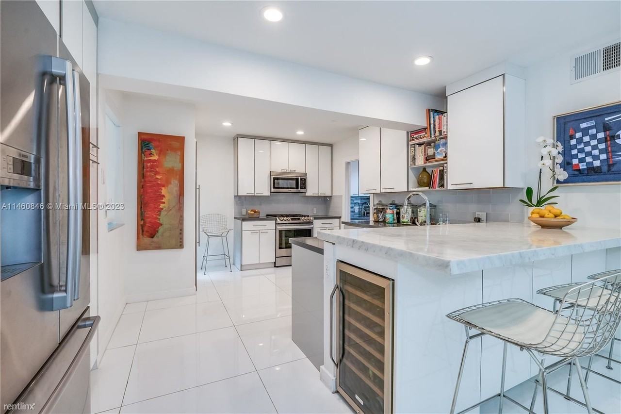 2135 Ne 124th St - Photo 3 of 12