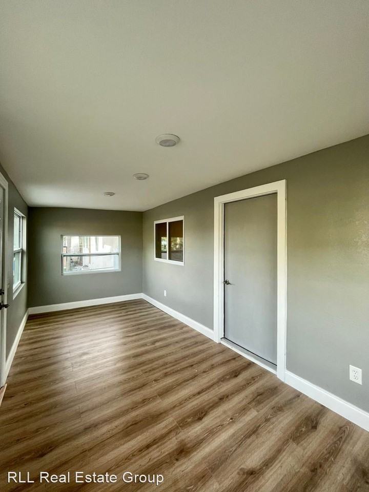 1610 Craig Ave - Photo 2 of 12