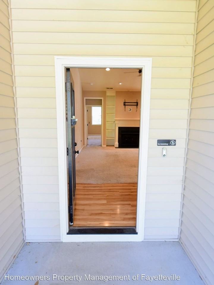 479 Juno Dr - Photo 2 of 21