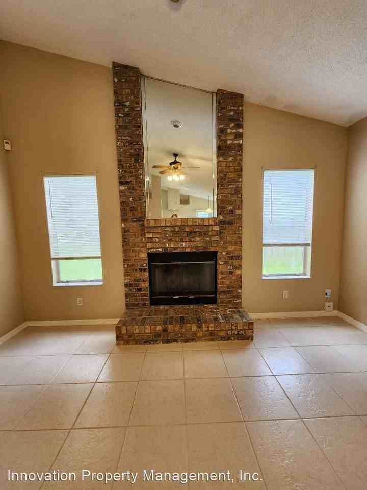 3164 Brentwood Ln - Photo 3 of 21