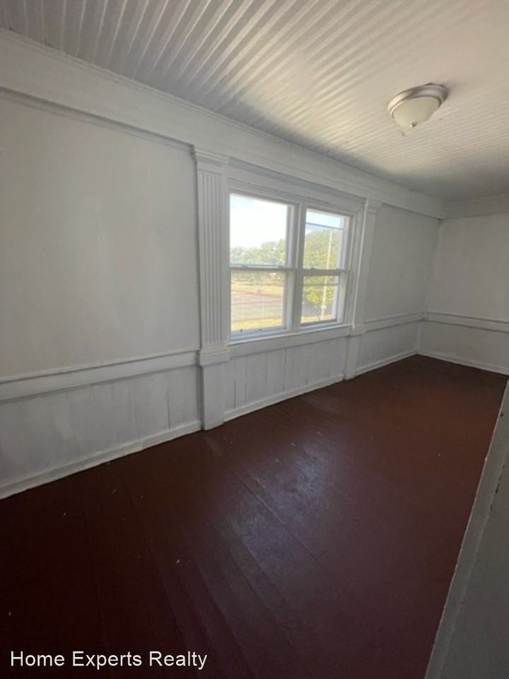 328 - 330 Alaska St - Photo 2 of 7