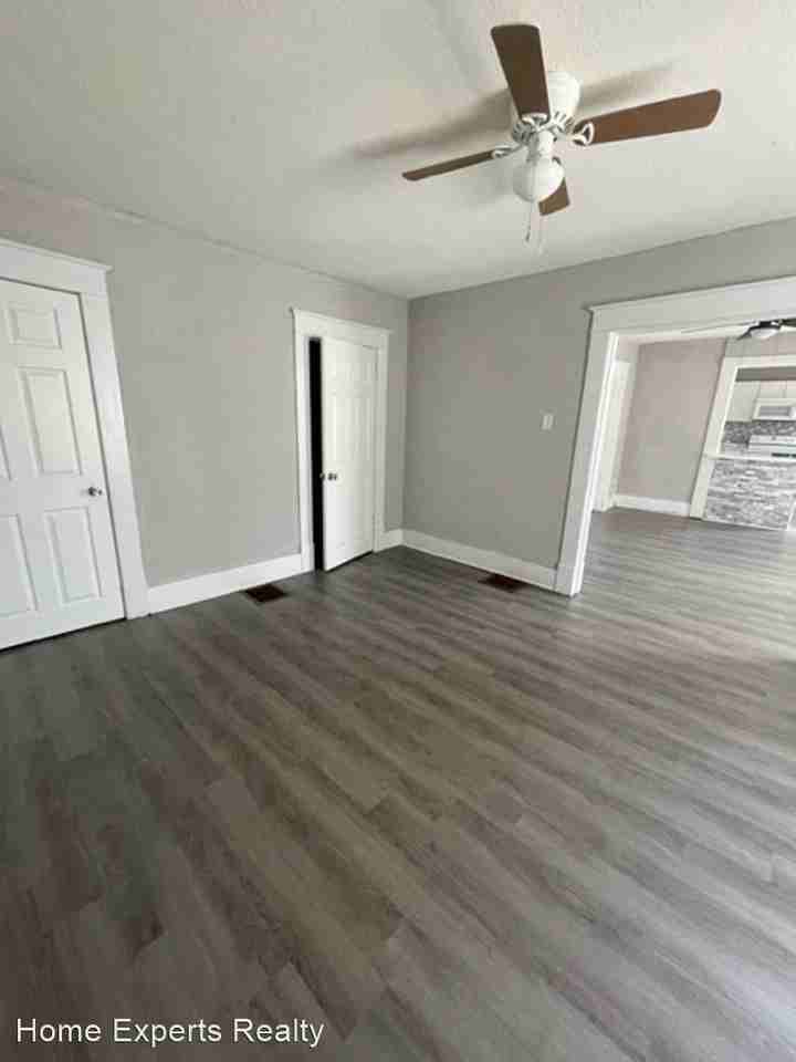 328 - 330 Alaska St - Photo 3 of 7