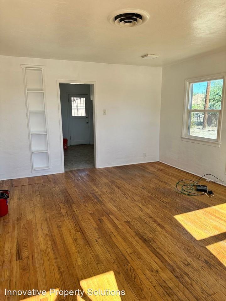 114 S L St - Photo 2 of 14