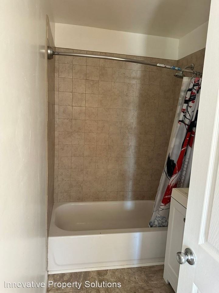 114 S L St - Photo 3 of 14