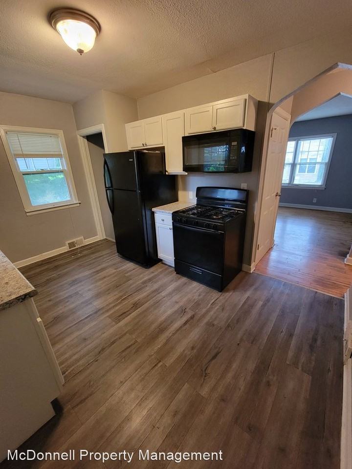 1905 E 13th St - Photo 2 of 7