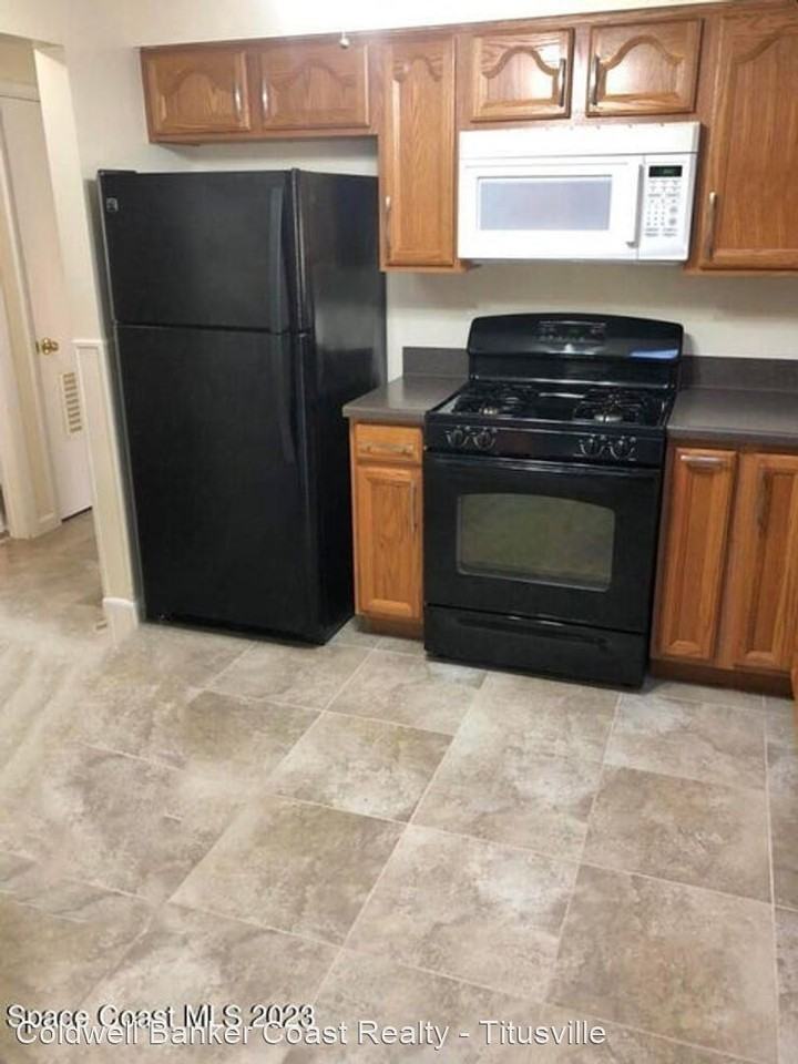 680 Birchwood Ln - Photo 2 of 8