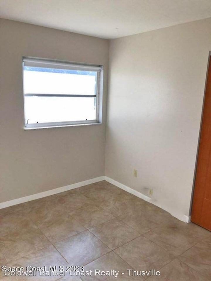 680 Birchwood Ln - Photo 3 of 8