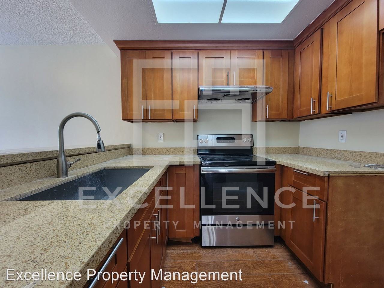 2444 Balme Dr - Photo 2 of 11