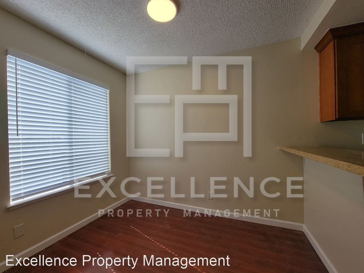 2444 Balme Dr - Photo 3 of 11