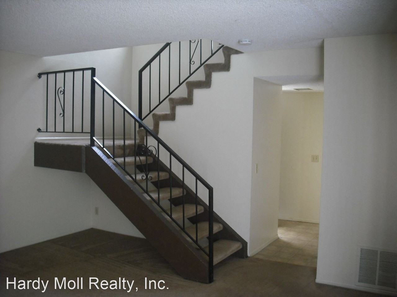 1318 Gina Dr - Photo 3 of 8