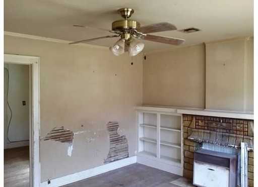 4 SE 35th St - Photo 2 of 14