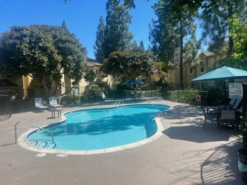 2067 Lakeridge Cir - Photo 2 of 14