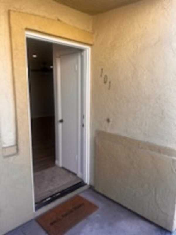 2067 Lakeridge Cir - Photo 3 of 14