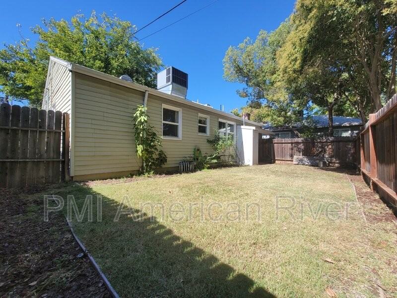 4201 56th St - Photo 3 of 20