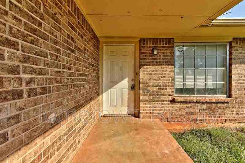 1625 Se 51st St - Photo 2 of 27