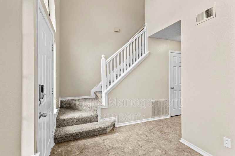 2317 Warrington Ave - Photo 3 of 31