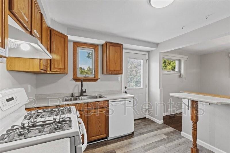 518 Nordeen Dr - Photo 3 of 30