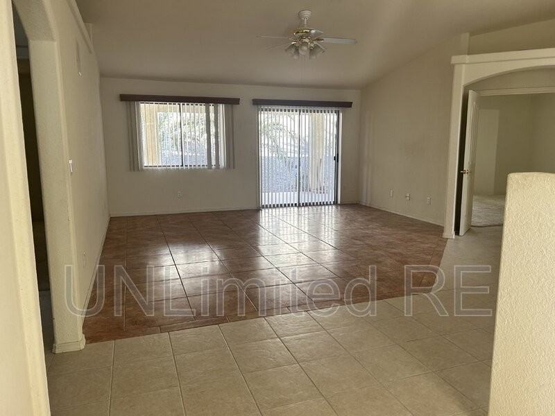 2290 Interlake Dr - Photo 3 of 23