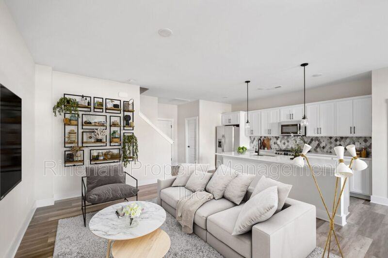 648 Melville Dr - Photo 3 of 17