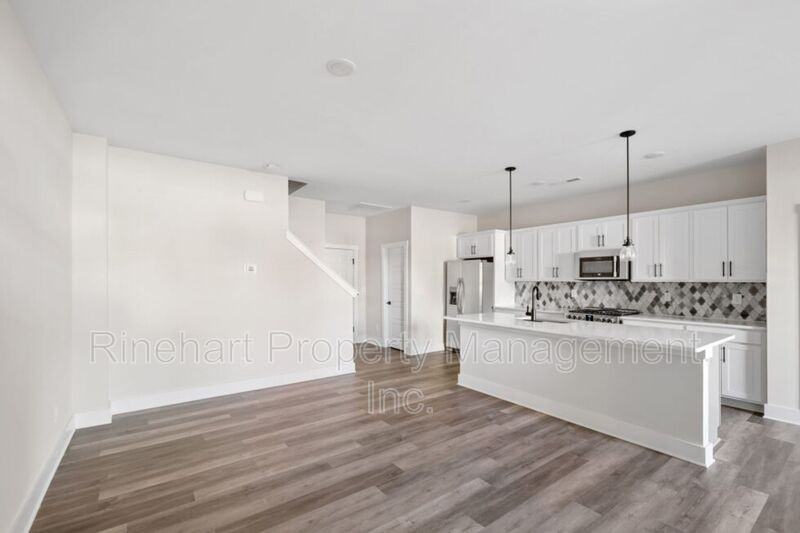 648 Melville Dr - Photo 7 of 17