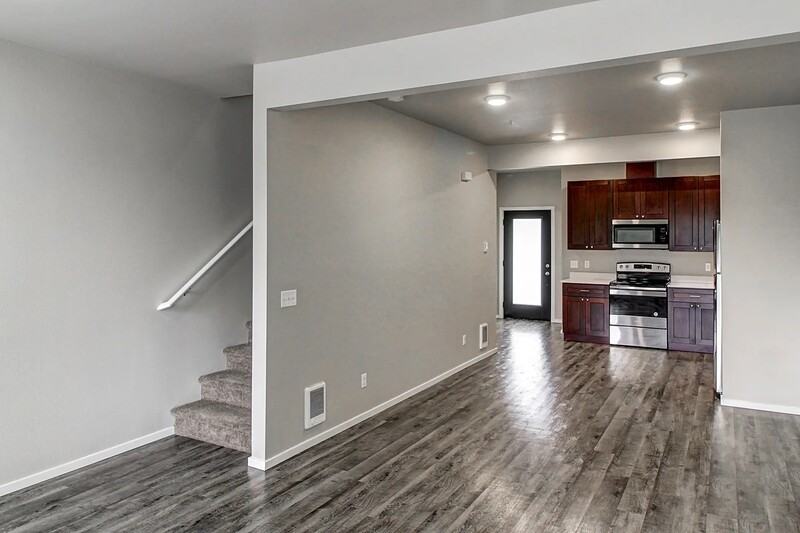 2355 Allenmore Brownstones State Street - Photo 5 of 26