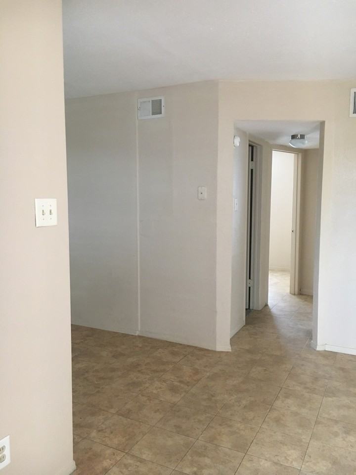 303 E Reagan Rd #D - Photo 2 of 10