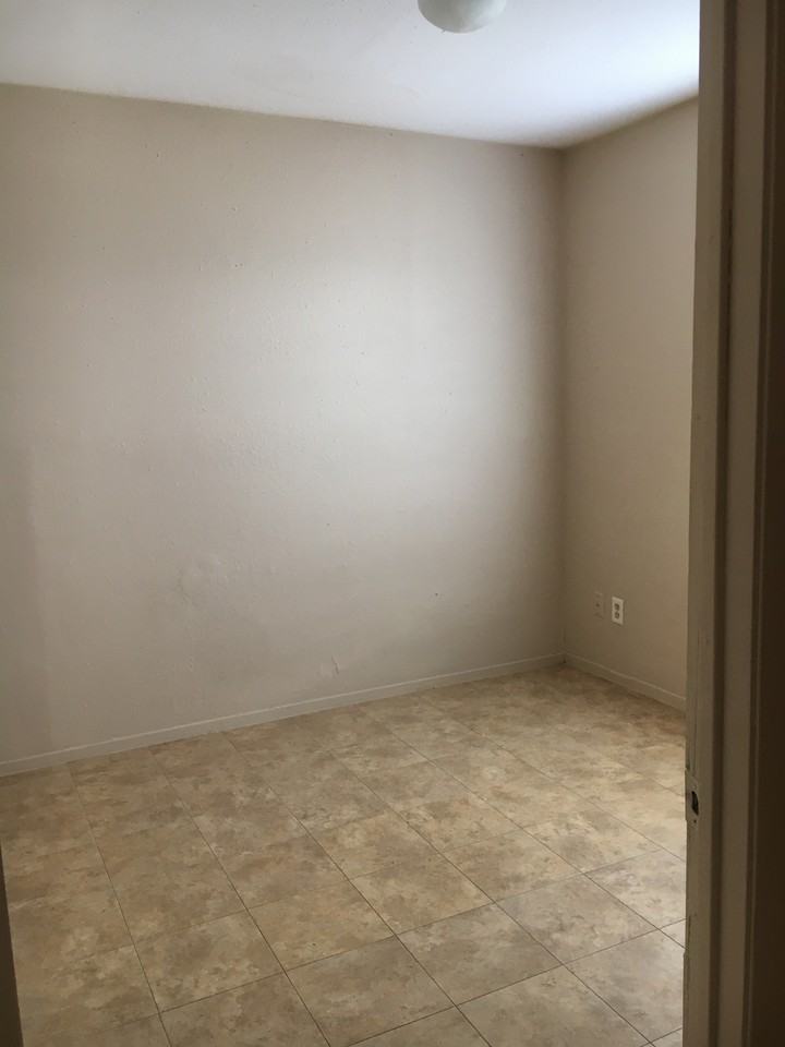 303 E Reagan Rd #D - Photo 4 of 10