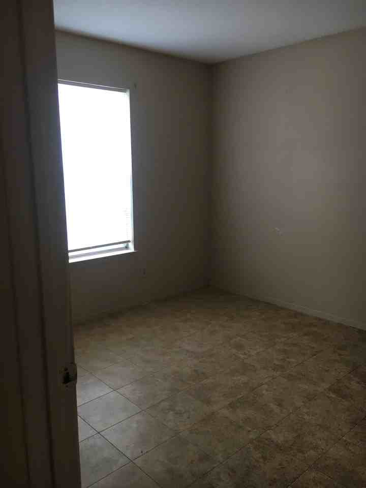 303 E Reagan Rd #D - Photo 7 of 10