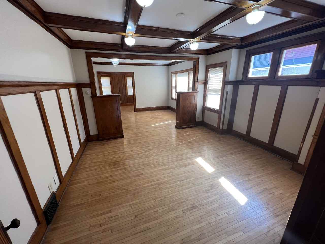 1130 Adams St Ne - Photo 3 of 18