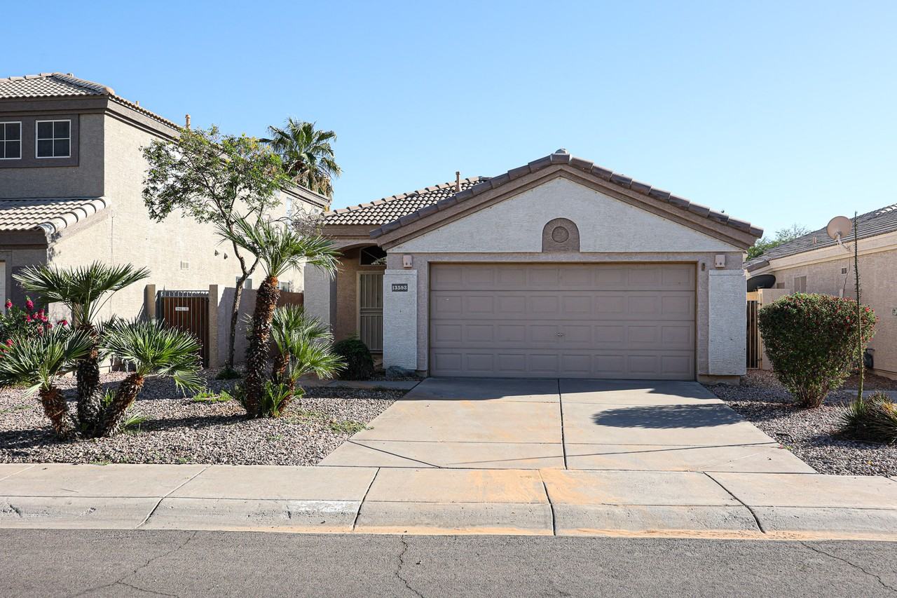 13593 W Desert Flower Dr - Photo 3 of 28