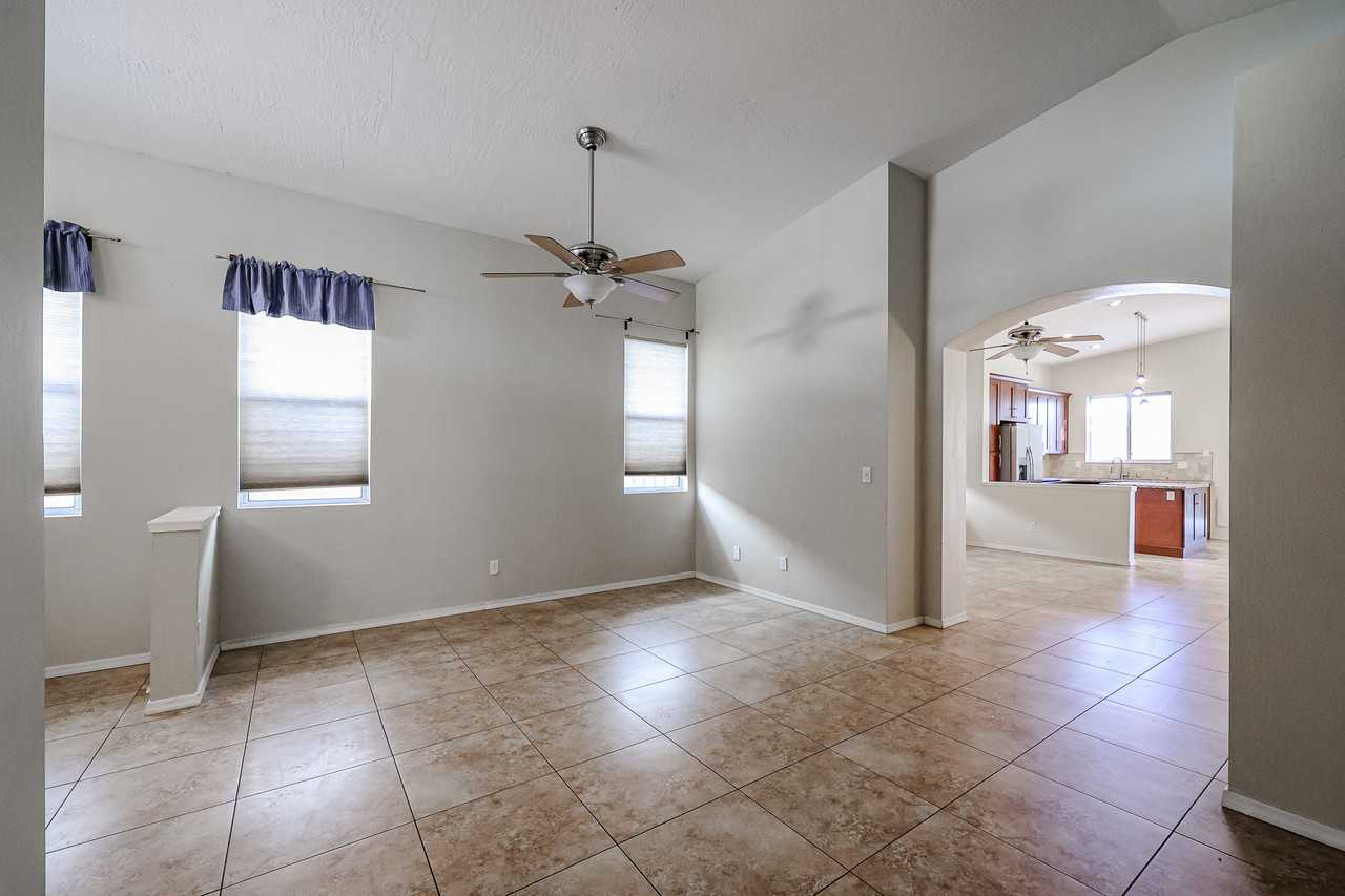 13593 W Desert Flower Dr - Photo 7 of 28