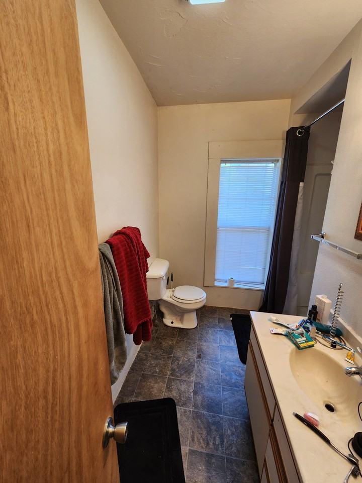 415 Marston Ave - Photo 5 of 13