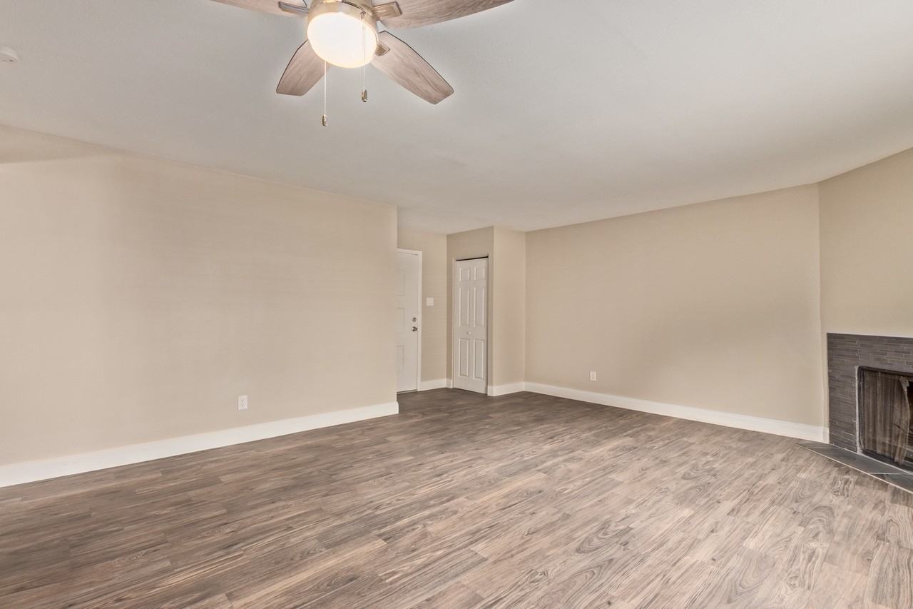 13813 N 37th Ave - Photo 6 of 28