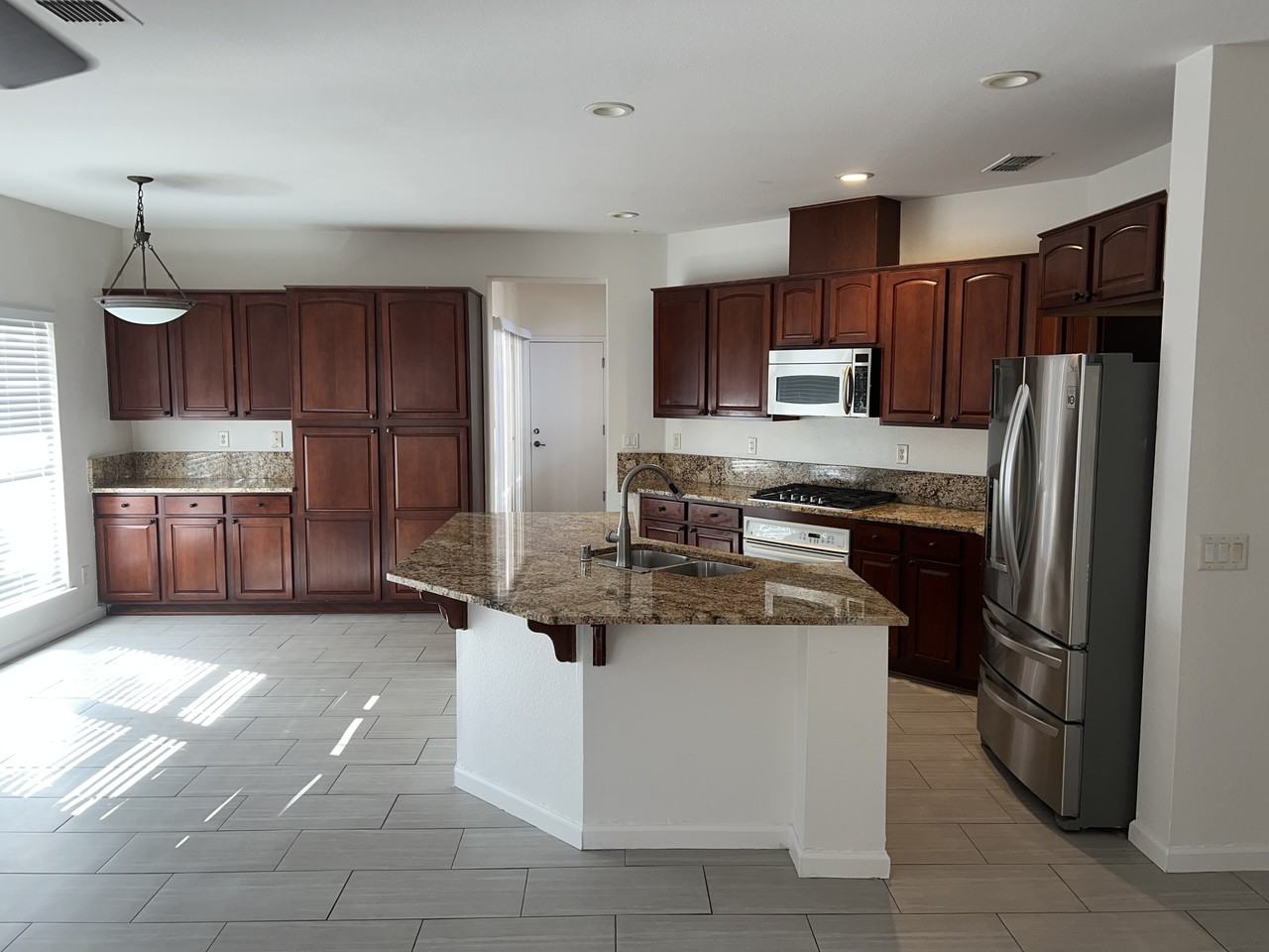 27 Striped Moss Ct - Photo 3 of 25