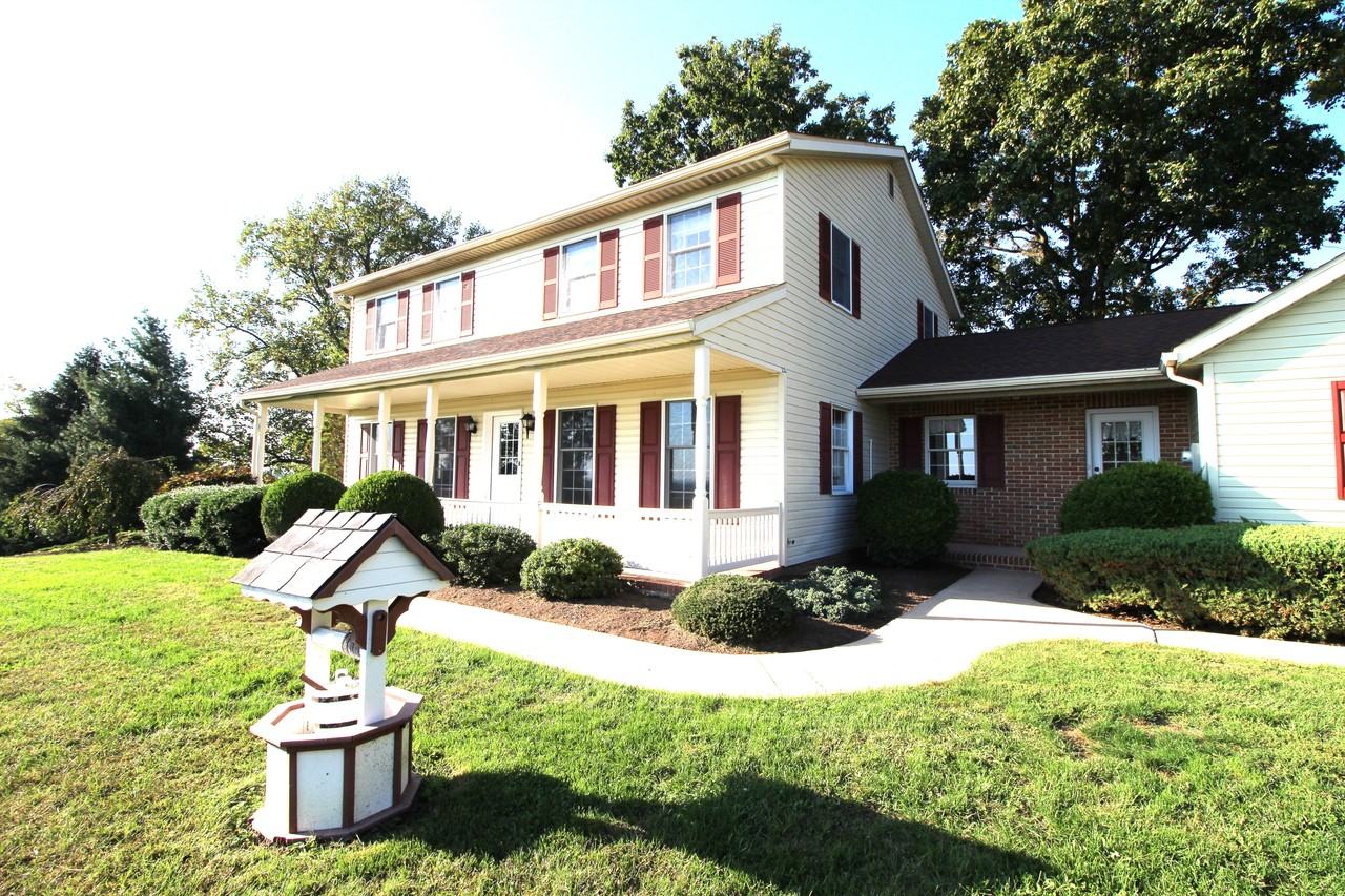 726 Stonecrest Dr - Photo 2 of 23