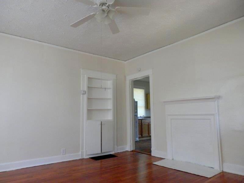 315 B St NE - Photo 3 of 9