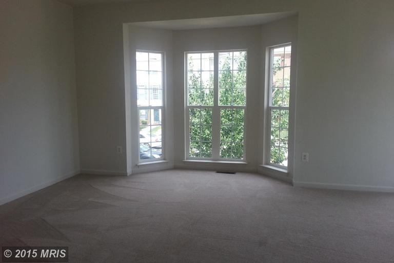 20224 Seneca Square - Photo 2 of 5