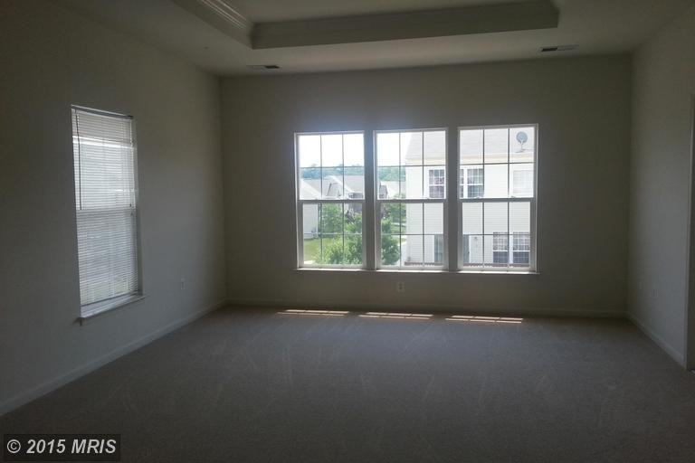 20224 Seneca Square - Photo 3 of 5