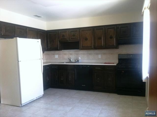 225 6th St - Photo 2 of 9